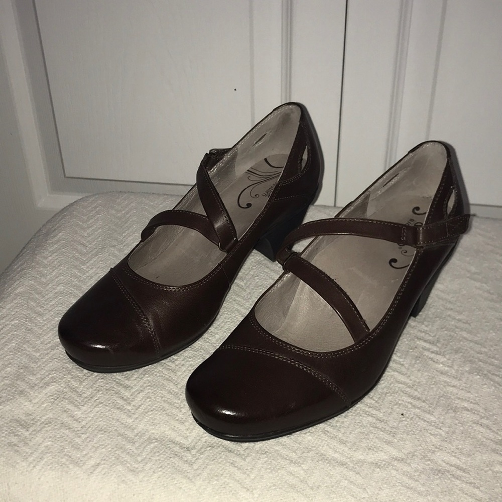 Abeo Rita Brown Dress Shoe Size 8.5 Neutral